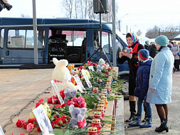 Траурный митинг в память о погибших в Кемерово. Траурный митинг в память о погибших в Кемерово.